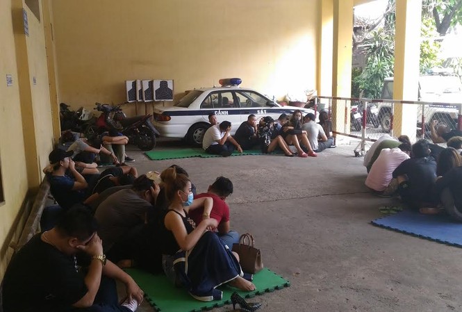 Hơn 50 dân chơi phê ma túy trong nhà 4 tầng ở Sài Gòn Hơn 50 người bị kiểm tra ma tuý