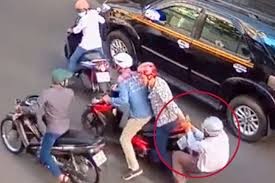 Cô gái trình báo bị cướp gần 500 triệu khi vừa bước xuống taxi Cô gái trình báo bị cướp gần 500 triệu khi vừa bước xuống taxi