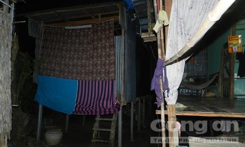 Giở trò đồi bại, một người bị hàng xóm cắt đứt dương vật Căn phòng nơi xảy ra vụ việc
