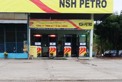 Trung tá công an bị nhóm bịt mặt chém trọng thương Trạm xăng dầu của gia đình nạn nhân. Ảnh: Phúc Hưng