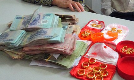 Thua bạc ngày Tết, giả bị mất trộm để lừa chồng Thua bạc ngày Tết, giả bị mất trộm để lừa chồng