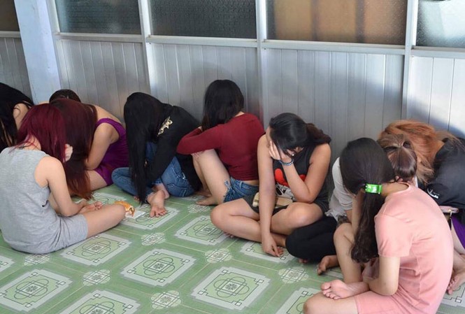 Triệt phá động mại dâm núp bóng massage ở Phan Thiết Các cô gái hoạt động mại dâm núp bóng tiệm massage