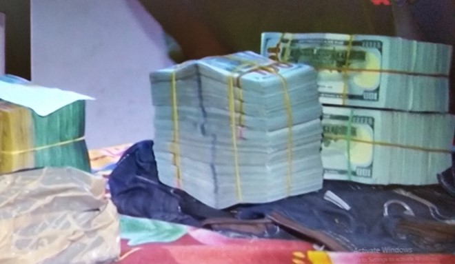 Công an tạm giữ gần nửa triệu đôla không rõ nguồn gốc 340.000 USD và 110.000 AUS của ông Trương đã bị công an tạm giữ