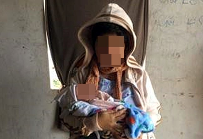 Bé gái 14 tuổi sinh con nghi bị chủ cưỡng hiếp Mới 14 tuổi, P đã làm mẹ với những bi kịch nối tiếp kéo dài
