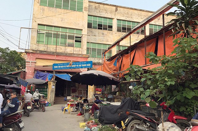 Hà Nội: Miễn phí thuê ki ốt trong chợ cho người bán hàng rong Quận Thanh Xuân bố trí miễn phí 3 tháng cho người buôn bán hàng rong vào trong chợ