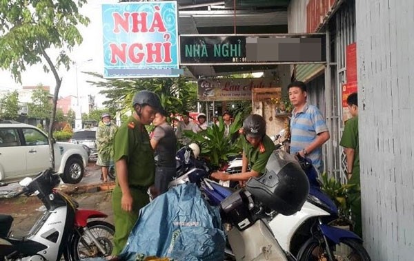 Xác định 2 nghi can giết thanh niên trói chân tay trong nhà nghỉ Công an khám nghiệm tại nhà nghỉ nơi nam thanh niên bị sát hại, cướp tài sản
