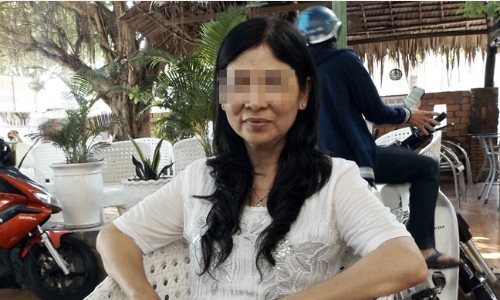 Vợ và con trai cải trang xông vào đám cưới đòi chồng Người phụ nữ xông vào đám cưới đòi chồng. Ảnh: Báo Công an TP HCM