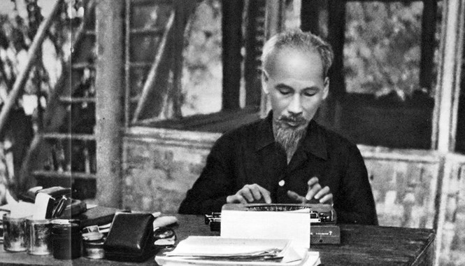 Minh chứng thuyết phục về phong cách của Bác Hồ Từ chiếc máy đánh chữ của Người đã ra đời nhiều văn kiện liên quan đến vận mệnh đất nước
