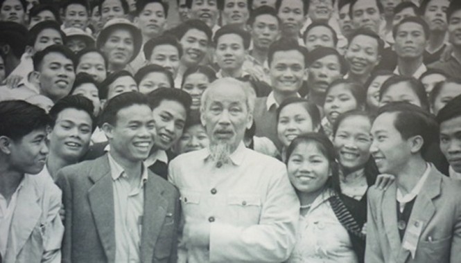 Đảng viên phải là tấm gương cho thanh niên Bác Hồ và các đại biểu Đại hội Đoàn toàn quốc lần thứ III. Ảnh: Tư liệu