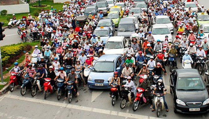 Khách Tây viết về dòng sông xe máy ở Việt Nam Giao thông Hà Nội giống như "một kỳ quan thế giới". Ảnh: Tripadvisor.