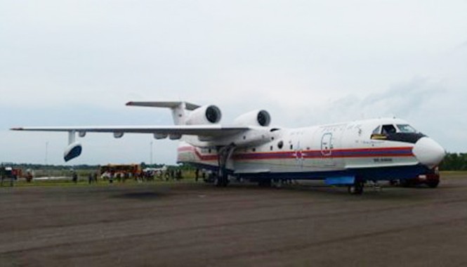 Indonesia xác nhận nạn nhân QZ8501 'không ai sống sót' hiếc Beriev Be- 200 hạ cánh để tham gia công tác tìm kiếm.