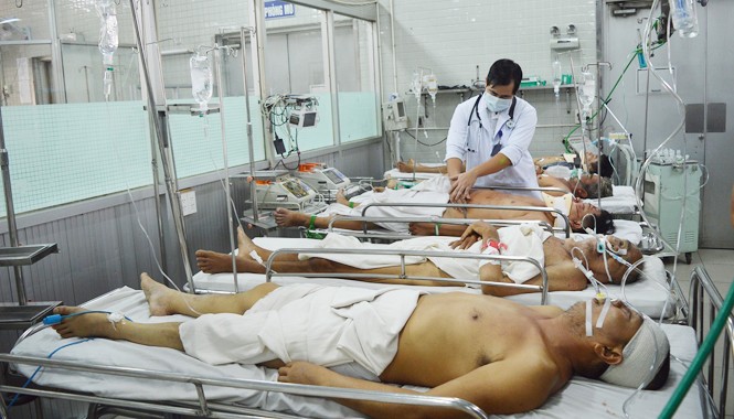 4 ngày, BV Chợ Rẫy cấp cứu hơn 300 ca tai nạn giao thông Các bệnh nhân đang cấp cứu tại bệnh viện Chợ Rẫy TPHCM ngày 4/1. Ảnh: Đông Sơn.