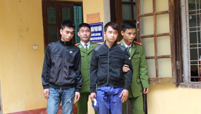 Bắt giữ 2 đối tượng mua bán pháo trái phép Hai đối tượng bị công an bắt giữ. Ảnh: Công an Thanh Hóa.