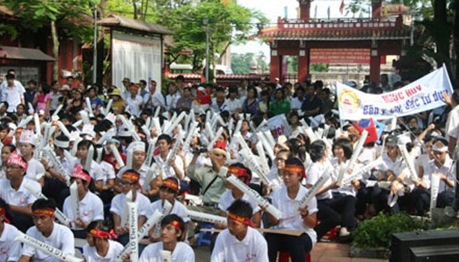 Học thêm quá nhiều dễ bị rối loạn tâm thần HS trường THPT chuyên Quốc Học Huế có tỷ lệ đỗ ĐH, CĐ cao nhất tỉnh Thừa Thiên - Huế do có nhiều phương pháp học bổ trợ đa dạng (ngoài việc học thêm) sau giờ học chính khóa như: học nhóm, tự học, học bồi dưỡng nâng cao, sinh hoạt ngoại khóa...