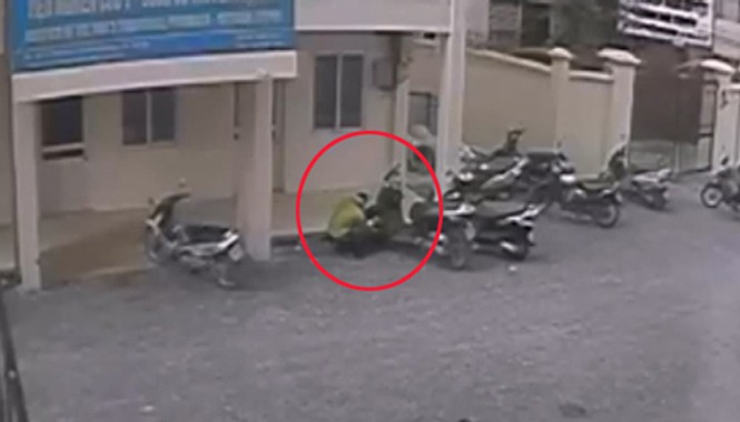 Xe SH khoá bánh vẫn bị trộm khó lường ở Hà Nội Xe SH khoá bánh vẫn bị trộm khó lường ở Hà Nội