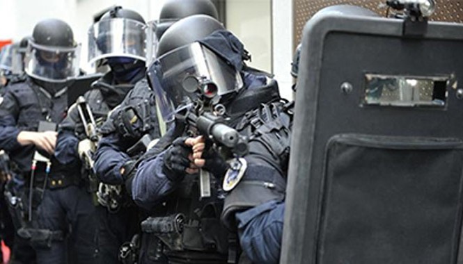 Nhận diện lực lượng đặc nhiệm Pháp Các thành viên của GIGN tham gia cuộc bao vây, đột kích hôm 9-1 tại Dammartin-en-Goele. Ảnh: AFP.