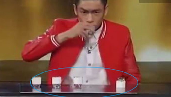 Màn uống axit để tăng kịch tính Vietnam's Got Talent? Màn uống axit để tăng kịch tính Vietnam's Got Talent?