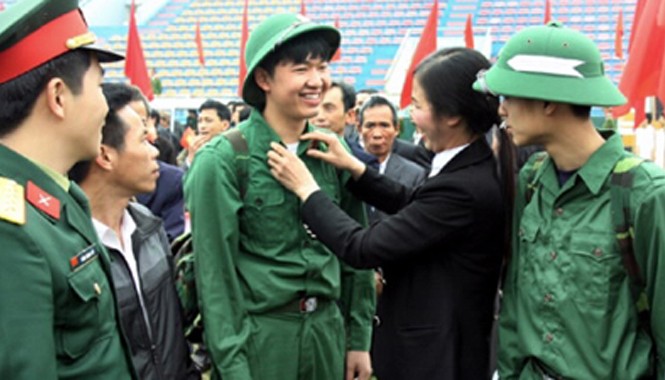 Tuyển sinh 2015: Trúng tuyển rồi có được tạm hoãn nhập ngũ? Thanh niên hăng hái lên đường nhập ngũ.