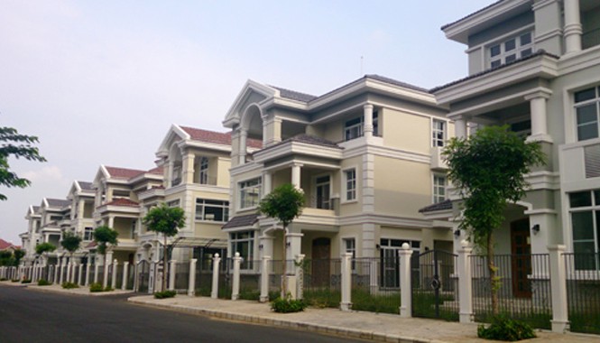 Năm 2015, đầu tư nhà đất có cơ hội sinh lời 15-20% Các chuyên gia cho rằng bất động sản năm 2015 sẽ tươi sáng hơn năm 2014 và có thể kỳ vọng mức lợi nhuận 15-20% tùy phân khúc. Ảnh: Vũ Lê.