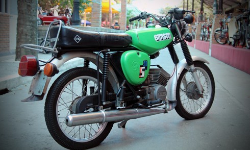 Ngắm nhìn Simson S51 một thời vang bóng Việt Nam Chiếc Simson S51 của người sưu tầm xe ở Sài Gòn.