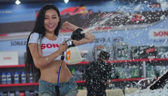 Mỹ nhân bị cấm xuất hiện trong triển lãm ô tô ở Trung Quốc Một màn mỹ nhân rửa xe trong triển lãm ô tô ở Trung Quốc.