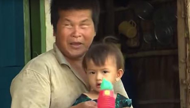 'Chúa đảo cô đơn' và biệt tài đoán thời tiết bằng... tai Giờ lão không cô đơn nữa, vì có tiếng cười con trẻ.