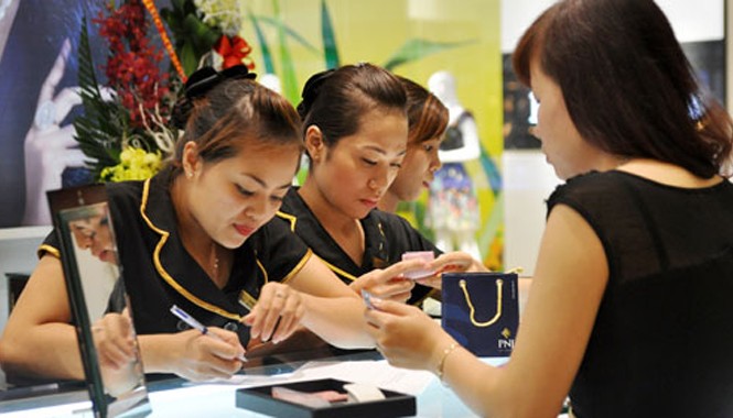 Giá vàng hạ nhiệt, thu hẹp khoảng cách Giá vàng trong nước đang co hẹp dần khoảng cách với thị trường quốc tế.