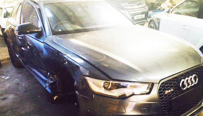 Beckham rao bán xe tai nạn trên eBay Chiếc Audi RS6 của Beckham.