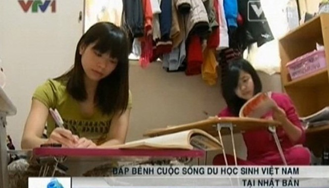 Cuộc ngã giá cho 'giấc mộng' du học Nhật Bản Các du học sinh đã phải xoay xở, chật vật trang trải chi phí hàng ngày. Ảnh từ phóng sự " Du học sinh Việt tại Nhật vỡ mộng vì cả tin" được VTV phát sóng vào ngày 26/11/2013.