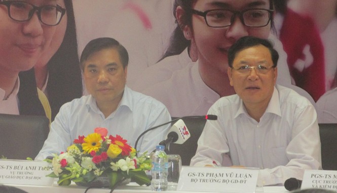 Bộ trưởng Bộ GD-ĐT: Cân nhắc sử dụng lại thang điểm 10 Lãnh đạo Bộ GD-ĐT lắng nghe các ý kiến của đại diện Sở GD-ĐT và lãnh đạo các trường ĐH,CĐ.