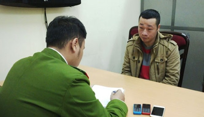 'Tú ông' Lê Huy phù phép gái mại dâm thành 'hàng hot' “Nhiếp ảnh gia” Lê Huy điều hành đường dây mại dâm qua mạng tại cơ quan Công an.