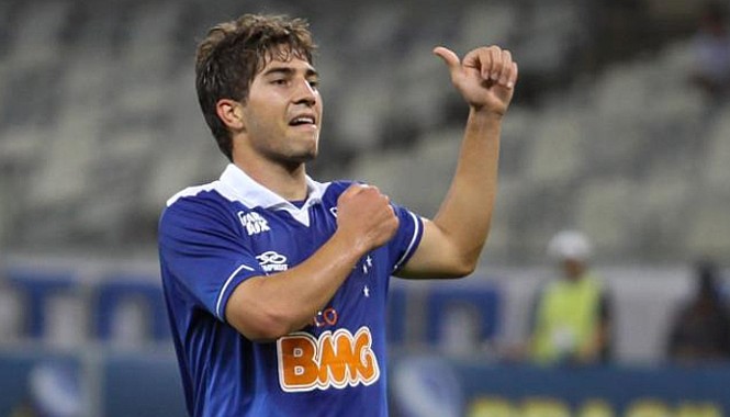 Chốt xong giá, “Kaka mới” ra mắt Real vào thứ 2 Lucas Silva sẽ ra mắt Real Madrid vào thứ 2 tới.