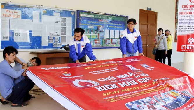 Khánh Hòa sẵn sàng cho Chủ nhật Đỏ 2015 Các tình nguyện viên đang hoàn tất mọi công tác chuẩn bị cho Chủ nhật Đỏ đầu tiên tại Khánh Hòa.