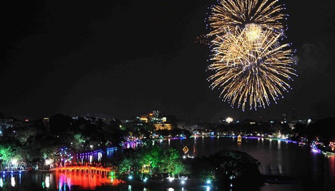 Hà Nội bắn pháo hoa ở bãi giữa sông Hồng dịp Tết Ngoài 30 điểm truyền thống, Hà Nội sẽ thí điểm bắn pháo hoa ở bãi giữa sông Hồng và không bắn ở cầu Nhật Tân.