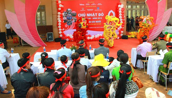Sôi động chương trình Chủ Nhật Đỏ tại Đắk Lắk Sôi động chương trình Chủ Nhật Đỏ tại Đắk Lắk