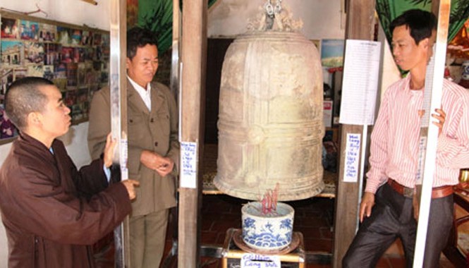 Giải mã chiếc chuông cổ tại Hưng Yên Chiếc chuông được cho là có niên đại hàng nghìn năm.