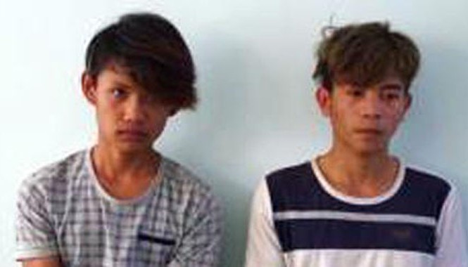 Bị xử phạt giao thông, hai gã trai dùng dao đâm cảnh sát Tên Hiệu và Phúc. Ảnh: Ái Liên.