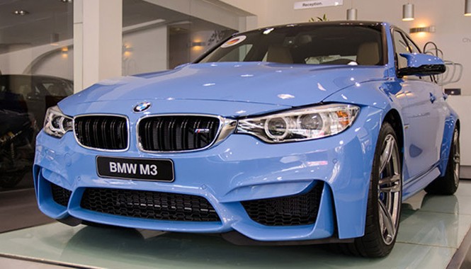 Chi tiết BMW M3 sedan 2015 màu độc tại Việt Nam Màu xanh Yas Marina Blue lạ mắt trên M3 2015 sedan mới về Việt Nam.
