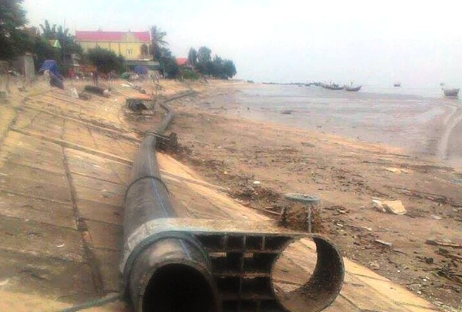 Ngư dân vớt được đường ống bí ẩn, dài hơn 100m dưới đáy biển Cận cảnh đường ống bí ẩn