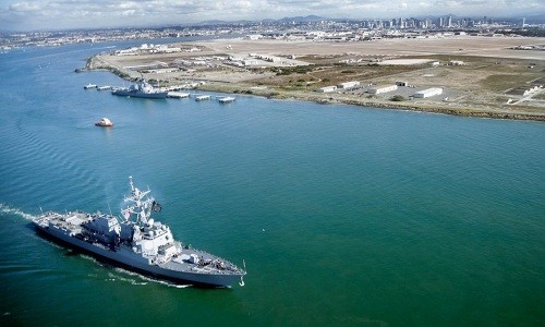 Hải quân Mỹ dùng mỡ bò làm nhiên liệu cho tàu chiến Tàu USS Stockdale của Hải quân Mỹ sử dụng nhiên liệu sinh học. Ảnh: AP.