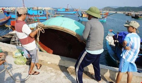 Sớm có đề án hỗ trợ ngư dân 4 tỉnh miền Trung Sớm có đề án hỗ trợ ngư dân 4 tỉnh miền Trung