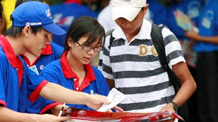 Hải Dương tổng kết chiến dịch TNTN Hè 2016 Trao bằng khen của UBND tỉnh cho đại diện các tập thể có thành tích xuất sắc trong hè 2016.