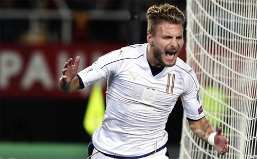 Italy ngược dòng thoát hiểm trên sân Macedonia Immobile chia vui sau bàn gỡ hòa 2-2. Ảnh: Reuters