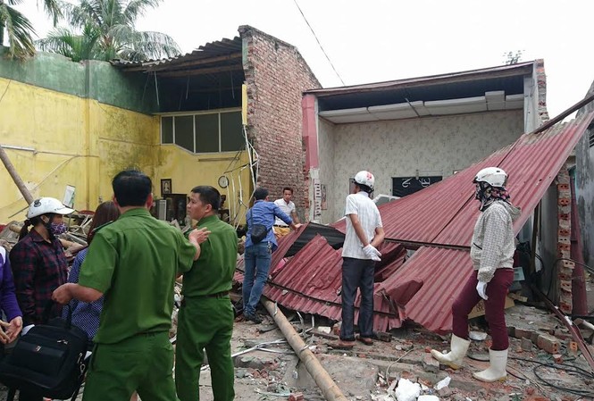 'Hung thần' container đâm sập nhiều nhà dân vào rạng sáng Hiện trường vụ việc