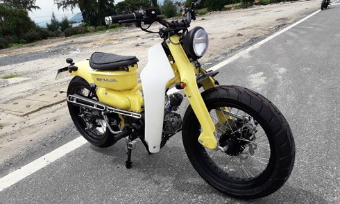 Honda Super Cub độ 'độc' của chàng trai Khánh Hòa Honda Super Cub độ tại Khánh Hòa. Ảnh:Bình Camranh.