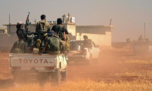 Quân nổi dậy Syria chiếm ngôi làng IS từng thề tử thù IS bị mất ngôi làng mang ý nghĩa biểu tượng ở Syria. Ảnh: AFP.