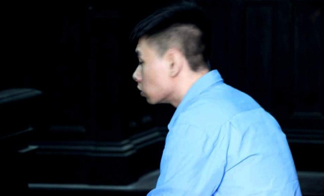 Tăng án kẻ đâm chết người vì không mua giúp ma túy Nguyễn Tuấn Linh tại phiên tòa phúc thẩm. Ảnh: Tân Châu.