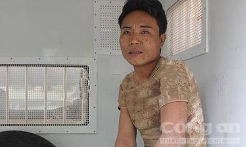 Tiết lộ rùng mình về thủ phạm vụ thảm sát Hà Giang Đối tượng Phù Minh Tuấn đang được đưa về cơ quan công an.