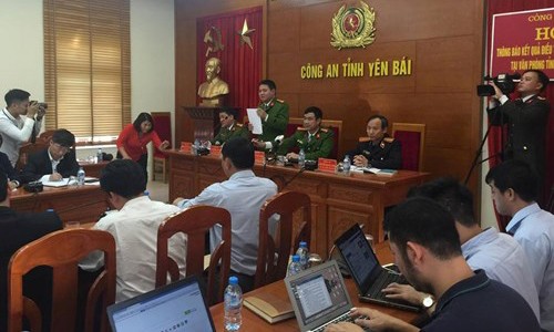 Vợ nghi phạm sát hại Bí thư Yên Bái nói gì trước cơ quan điều tra? Quang cảnh buổi họp báo. Ảnh: Lê Dương.