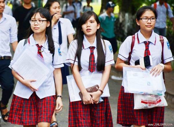 9 điểm có thể đỗ đại học, vơ vét thí sinh như con dao 2 lưỡi Áp lực đỗ đại học là gánh nặng với nhiều học sinh lớp 12. Ảnh: Phước Tuần.